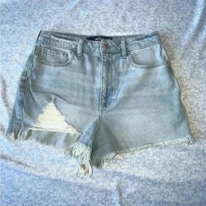 Hollister Women’s Ultra High-rise Mom Shorts 3”  SIZE 7/28